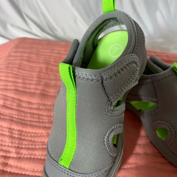 Toddler Cat & Jack sandal/water shoe, size 7 - Picture 2 of 7